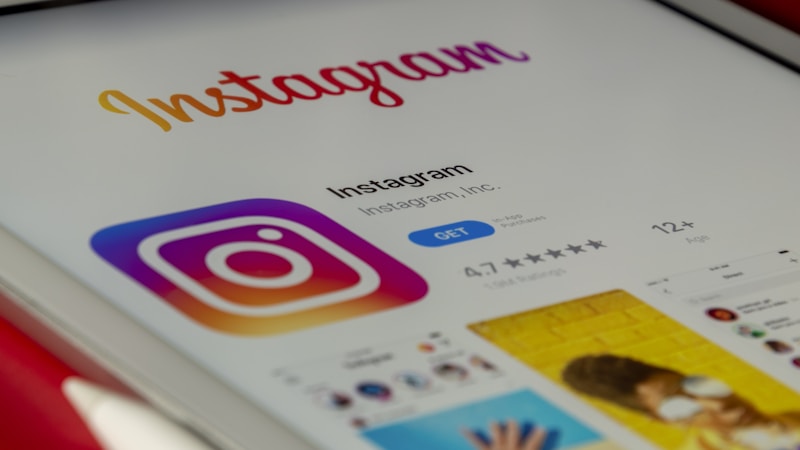 インスタで見た投稿をもう一度見つける方法|履歴・いいね・保存から探すコツをやさしく解説